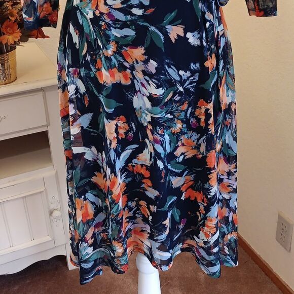 Enfocus Petite Dark Floral Dress. Professional,  Career, Romcom - Picture 3 of 11